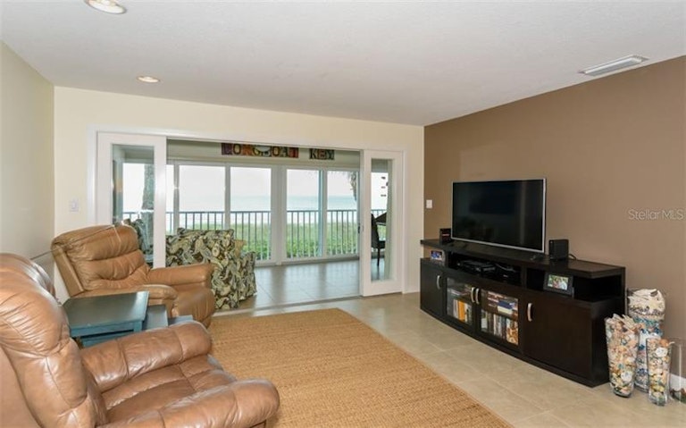 Photo 9 of 25 - 6701 Gulf Of Mexico Dr #310, Longboat Key, FL 34228