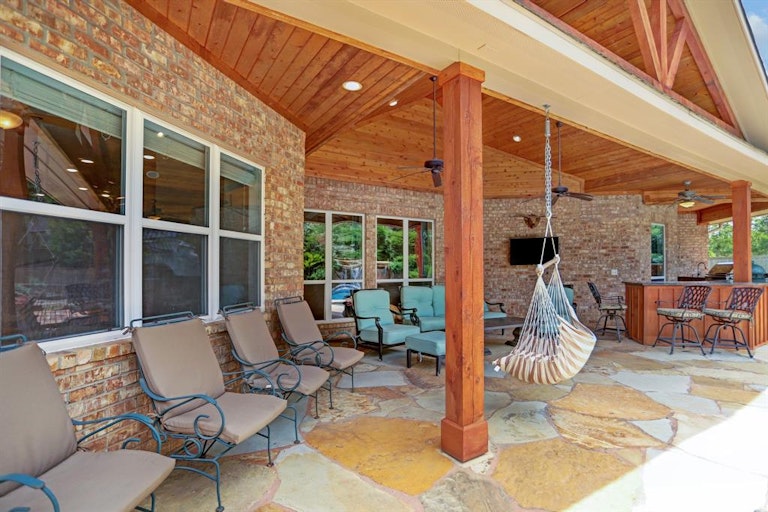 Photo 27 of 34 - 7811 Bent Green Ln, Spring, TX 77389
