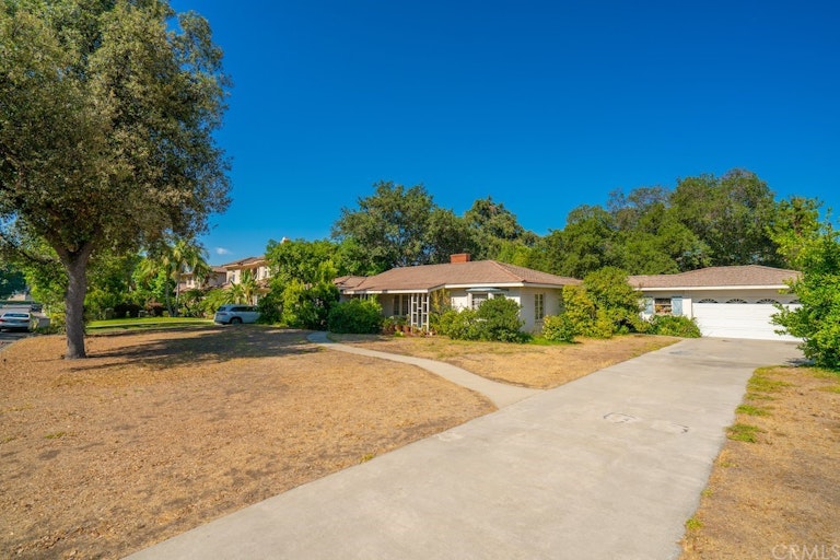 Photo 2 of 25 - 2401 S 3rd Ave, Arcadia, CA 91006