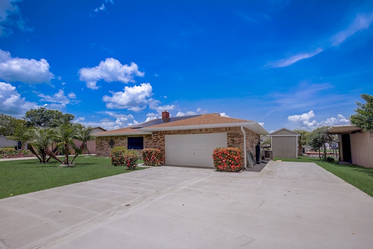 Photo 10 of 32 - 2401 Harris Blvd, Kissimmee, FL 34746