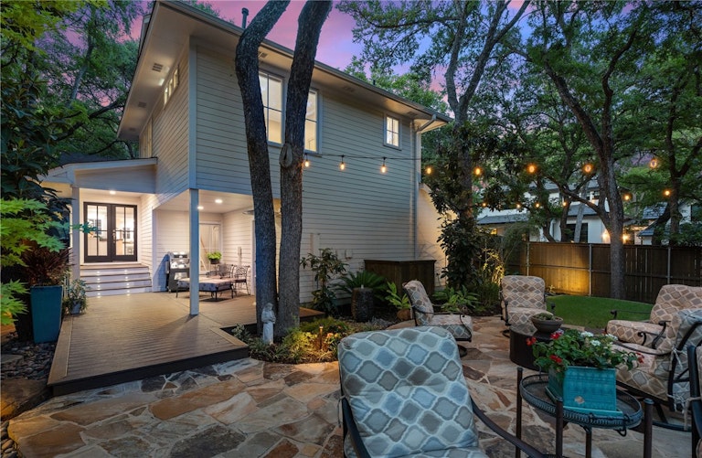 Photo 7 of 39 - 2901 Clearview Dr, Austin, TX 78703