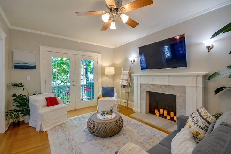 Photo 8 of 47 - 2401 U St, Sacramento, CA 95818