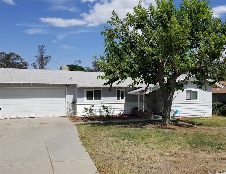 Photo 1 of 6 - 632 Morongo Ave, Banning, CA 92220