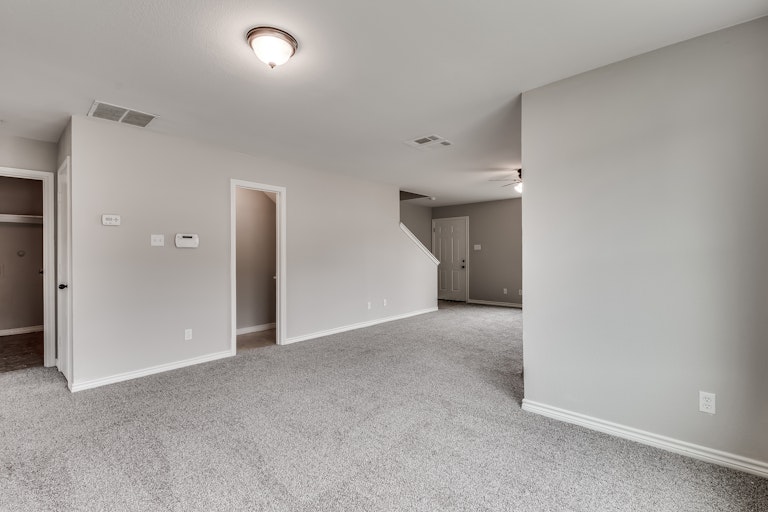 Photo 10 of 24 - 2909 Victorian Forest Dr, Dallas, TX 75227