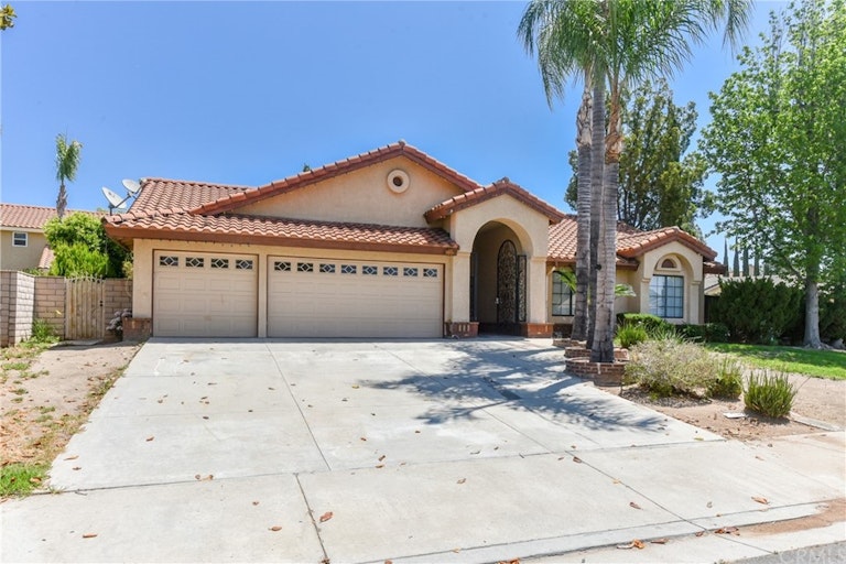 Photo 4 of 46 - 184 Cannon Rd, Riverside, CA 92506