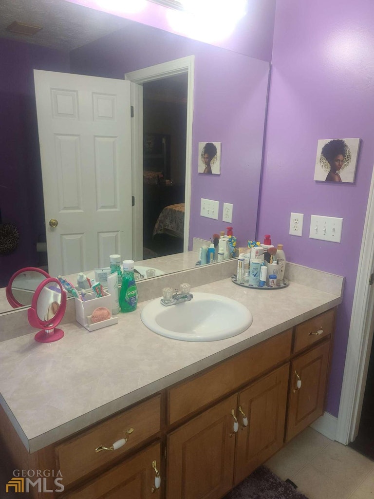 Photo 13 of 20 - 418 Shenandoah Ct, Winder, GA 30680