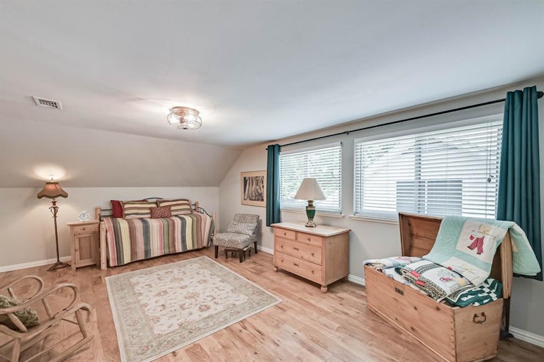 Photo 24 of 40 - 1220 Academy Dr, Arlington, TX 76013