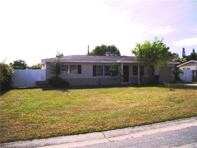 Photo 1 of 17 - 776 85th Ave N, Saint Petersburg, FL 33702
