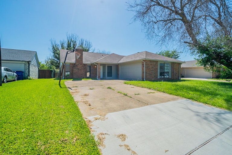Photo 23 of 23 - 507 Redbud Dr, Forney, TX 75126