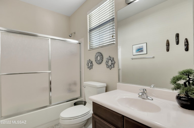 Photo 17 of 34 - 249 W Milbrae Springs Dr, Oro Valley, AZ 85755