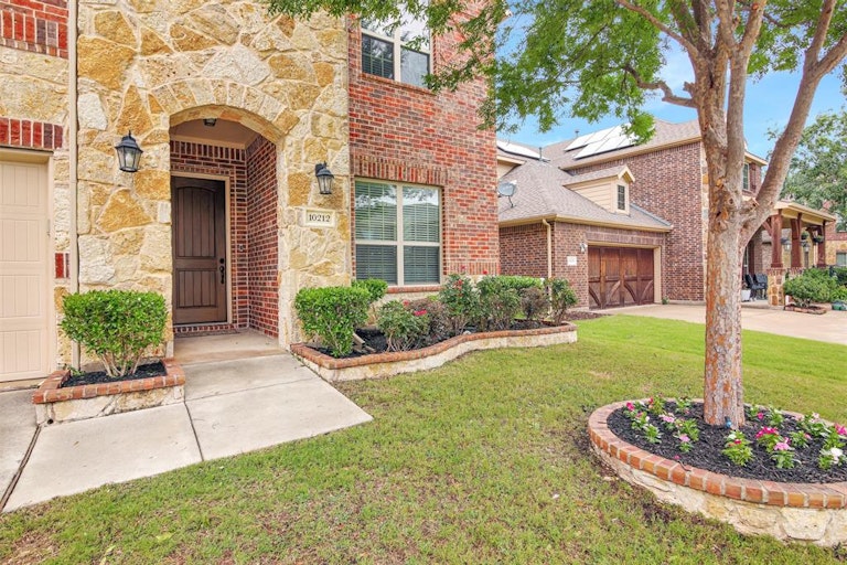 Photo 3 of 30 - 10212 Raspberry Rd, McKinney, TX 75072