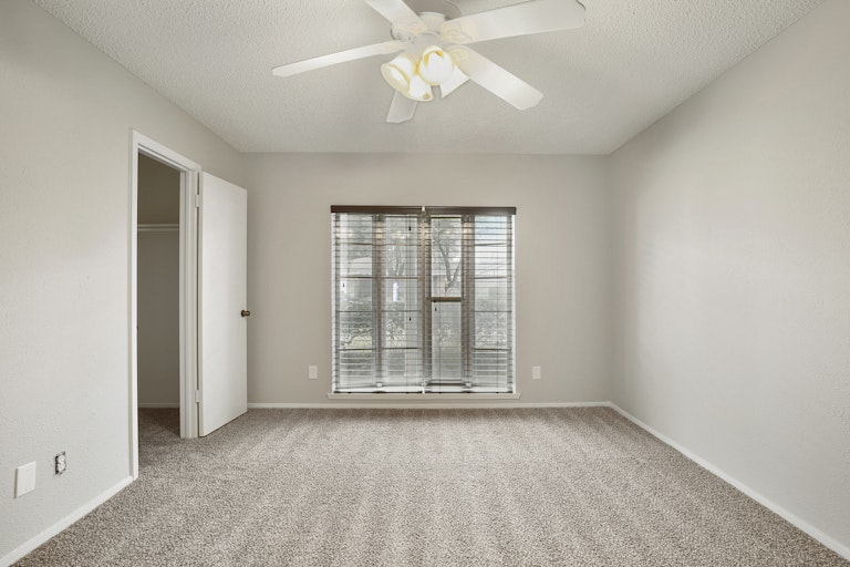 Photo 24 of 26 - 1600 Lexington Pl, Bedford, TX 76022