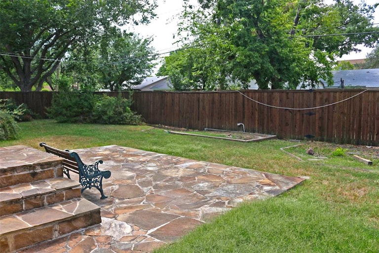 Photo 14 of 15 - 3216 Damascus Way, Dallas, TX 75234