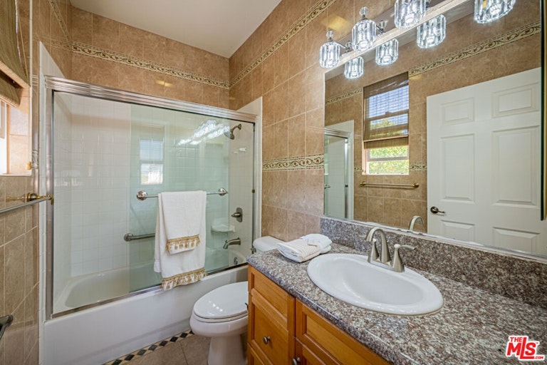Photo 31 of 48 - 686 Milford St, Los Angeles, CA 90042