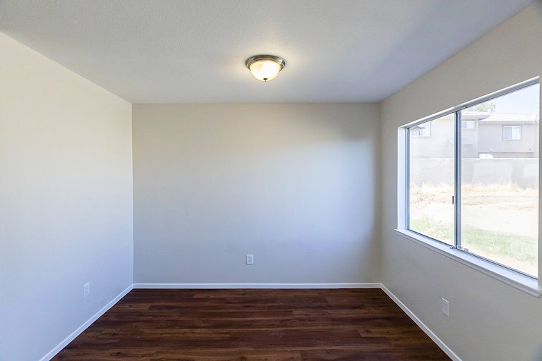 Photo 9 of 23 - 717 Walnut Dr, Lake Elsinore, CA 92530