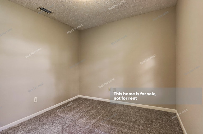 Photo 24 of 43 - 6215 Ogden Rd, Jacksonville, FL 32216