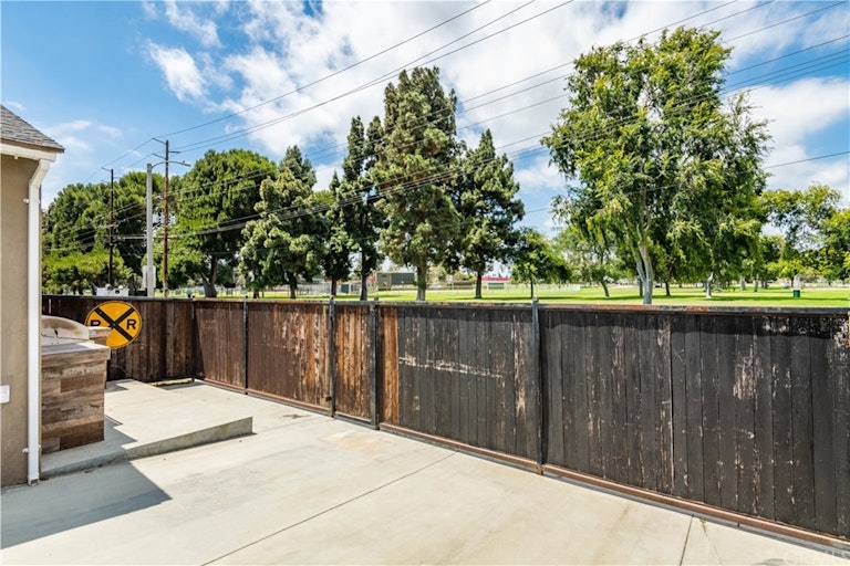Photo 31 of 42 - 3954 Senasac Ave, Long Beach, CA 90808