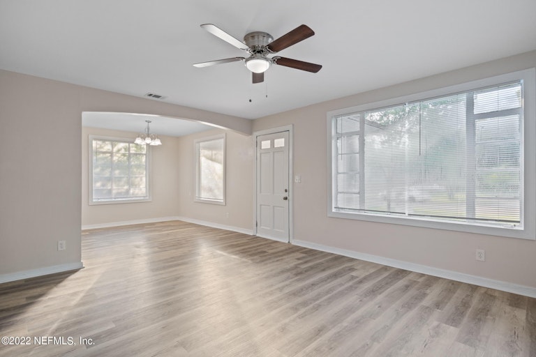 Photo 6 of 21 - 8024 Oakwood St, Jacksonville, FL 32208