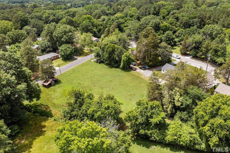 Photo 17 of 20 - 311 W Poplar Ave, Carrboro, NC 27510