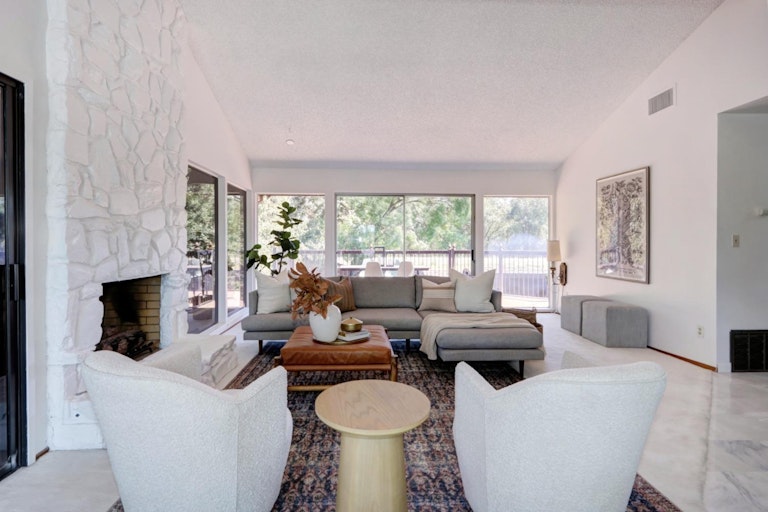 Photo 14 of 70 - 4040 Crondall Dr, Sacramento, CA 95864