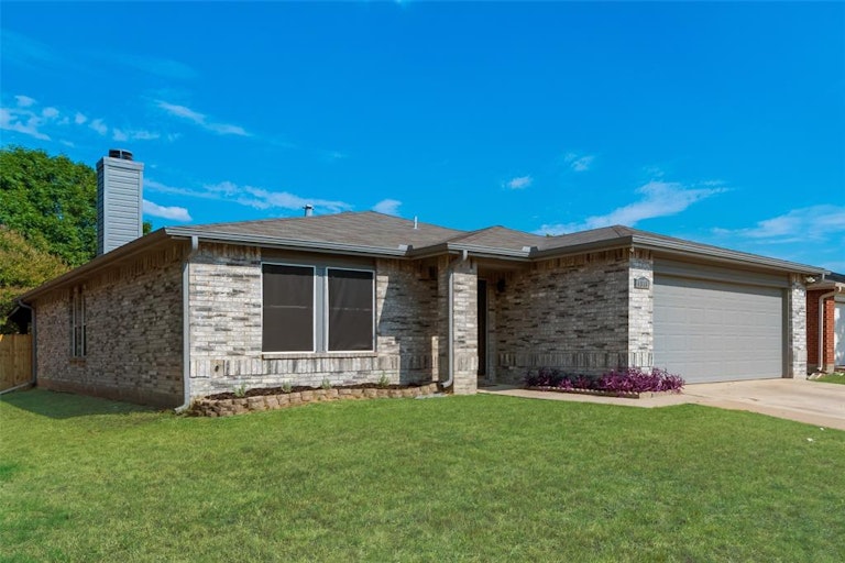 Photo 2 of 27 - 4816 Cedar Crest Dr, McKinney, TX 75070