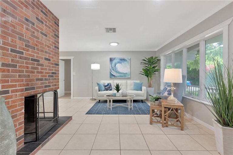 Photo 7 of 52 - 2302 S Arrawana Ave, Tampa, FL 33629