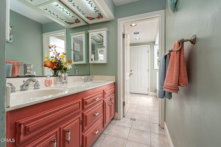 Photo 23 of 36 - 18681 Spaulding Ave, Santa Ana, CA 92705