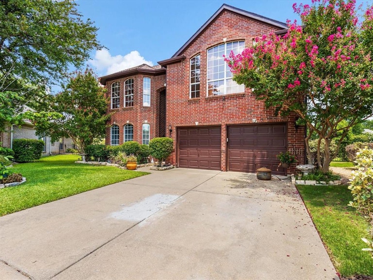 Photo 2 of 38 - 4133 Walnut Creek Ct, Fort Worth, TX 76137