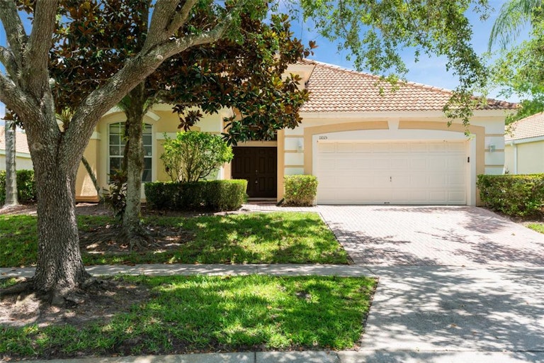 Photo 1 of 38 - 11015 Belmere Isles Ct, Windermere, FL 34786
