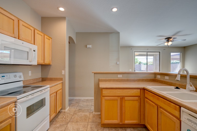 Photo 7 of 25 - 15927 W Maui Ln, Surprise, AZ 85379