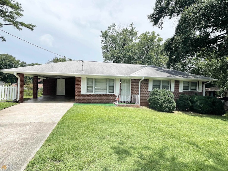 Photo 1 of 17 - 1802 Lake Harbin Rd, Morrow, GA 30260
