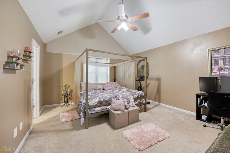 Photo 4 of 27 - 2001 Buckley Trl, Snellville, GA 30078