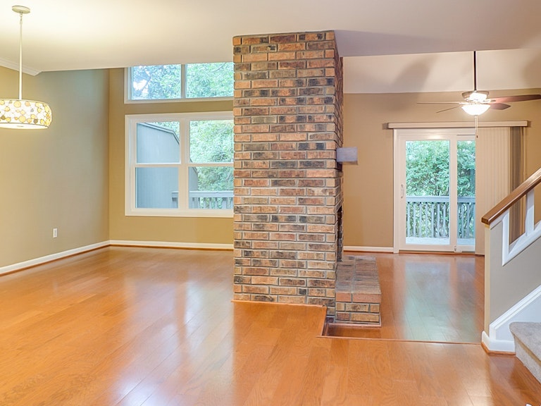 Photo 12 of 30 - 4405 Sunburst Ct, Raleigh, NC 27613