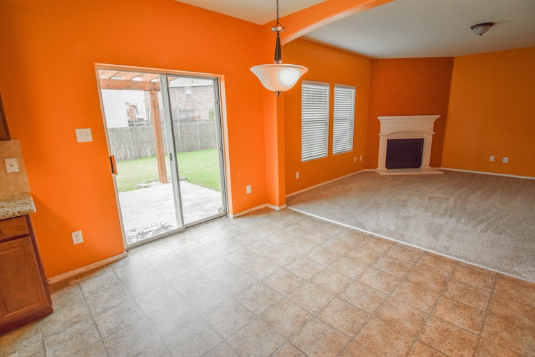 Photo 12 of 37 - 1701 Grassy View Dr, Fort Worth, TX 76131