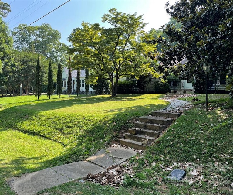 Photo 3 of 36 - 229 W Park Ave, Mooresville, NC 28115