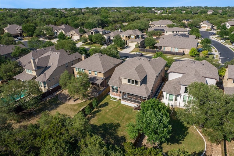 Photo 7 of 40 - 7005 Estana Ln, Austin, TX 78739