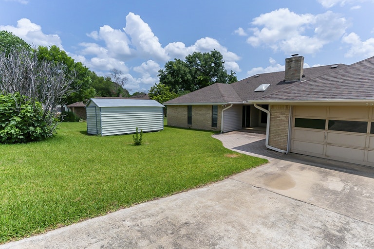 Photo 24 of 24 - 707 Corinthian Pl, Duncanville, TX 75137