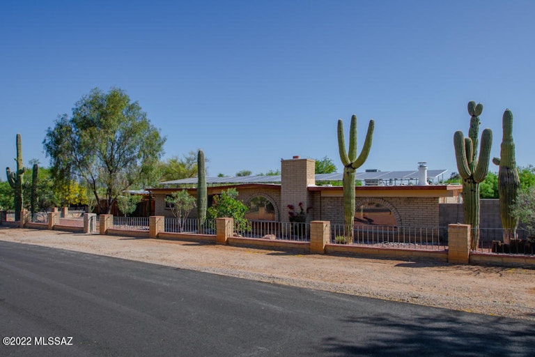 Photo 2 of 37 - 8628 N Placita Del Cardo, Tucson, AZ 85704