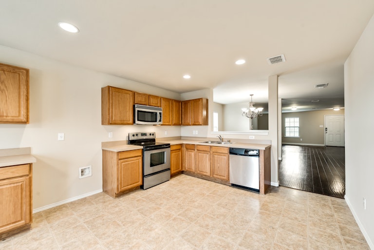 Photo 2 of 23 - 536 Laurel Ln, Fate, TX 75087