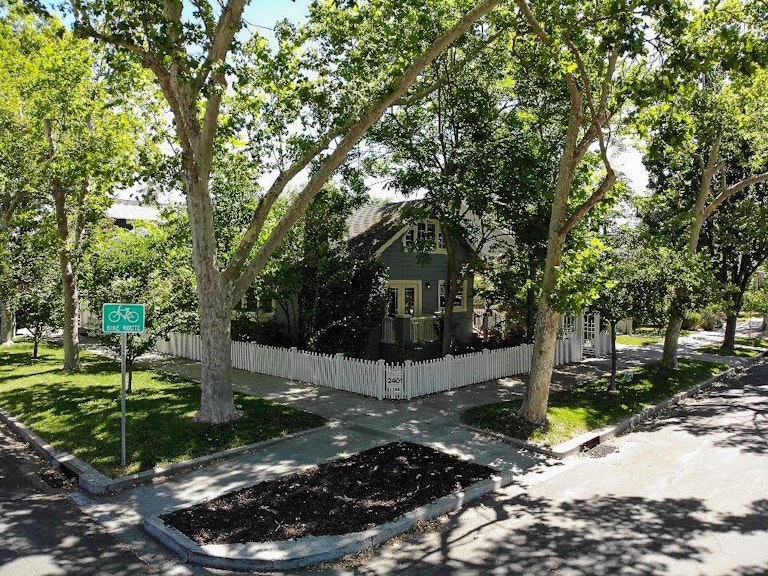 Photo 44 of 47 - 2401 U St, Sacramento, CA 95818