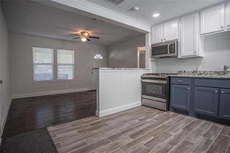 Photo 7 of 13 - 2015 May St, Fort Worth, TX 76110