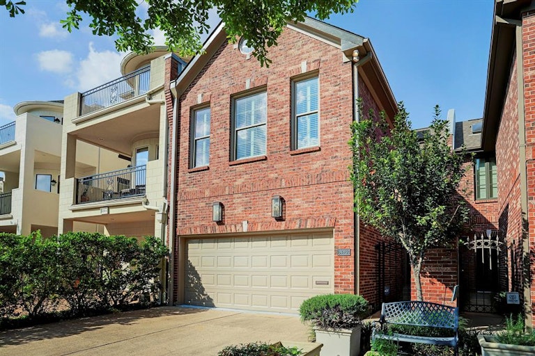 Photo 1 of 32 - 6308 Taggart St Unit B, Houston, TX 77007