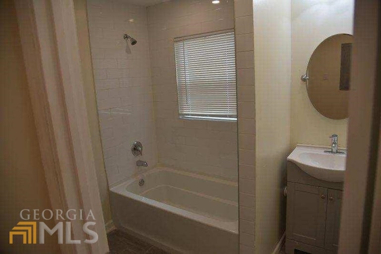 Photo 18 of 24 - 1516 Young Rd, Lithonia, GA 30058