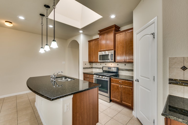 Photo 6 of 26 - 5908 Paddlefish Dr, Fort Worth, TX 76179