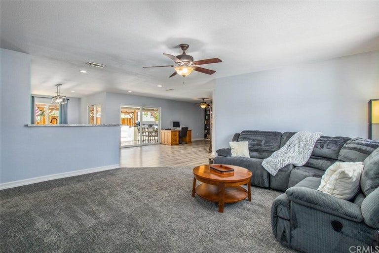 Photo 6 of 35 - 35565 Mountain View St, Yucaipa, CA 92399