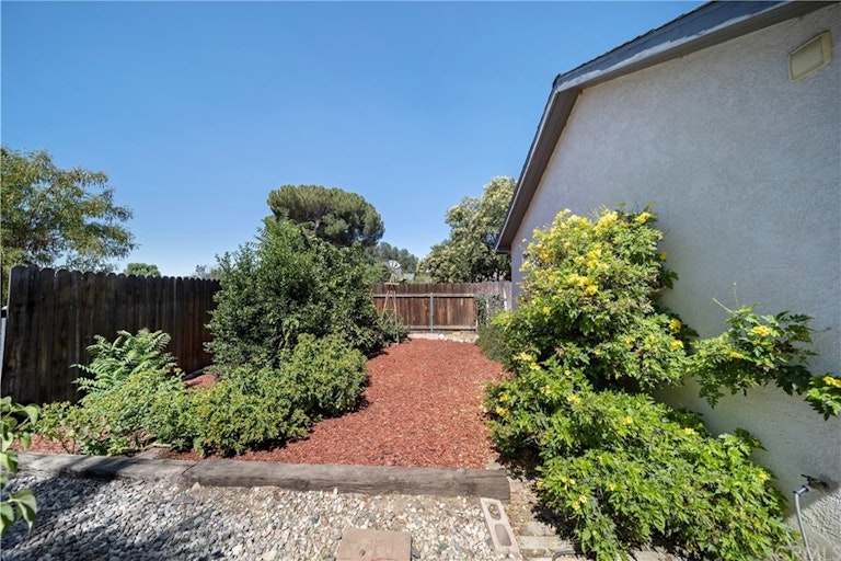 Photo 35 of 38 - 34273 Avenue E, Yucaipa, CA 92399