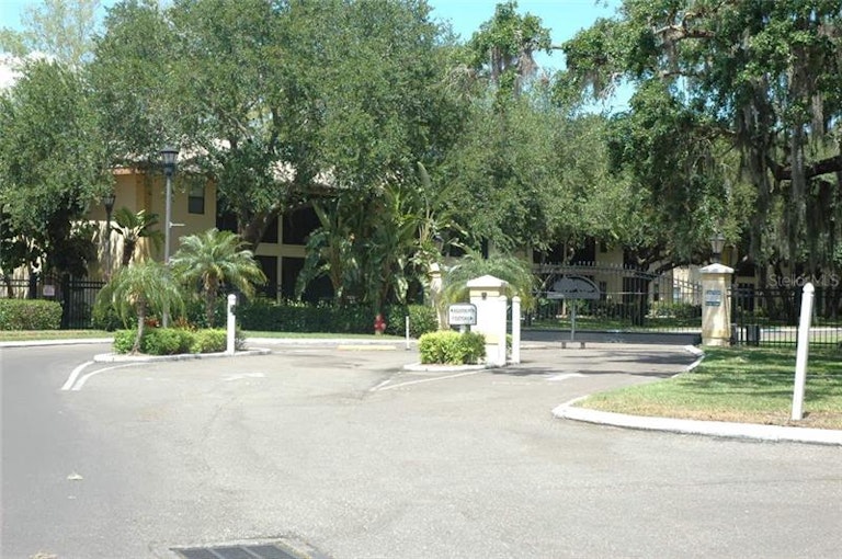 Photo 6 of 16 - 3001 58th Ave S #614, Saint Petersburg, FL 33712