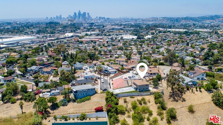 Photo 8 of 10 - 4725 Del Paso Ct, Los Angeles, CA 90032