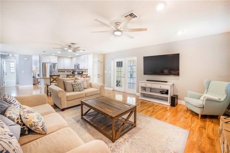 Photo 10 of 47 - 6041 16th Ln NE, Saint Petersburg, FL 33703