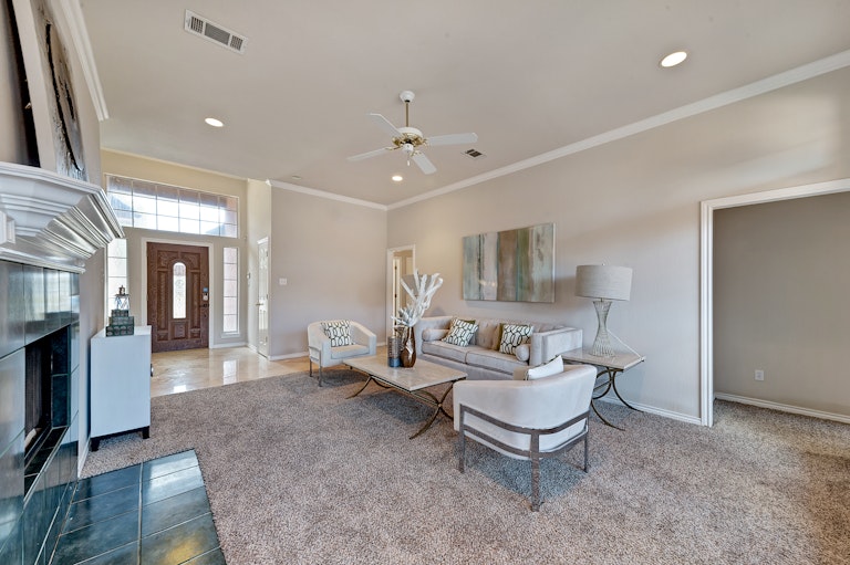 Photo 15 of 29 - 720 Evergreen Dr, Hurst, TX 76054